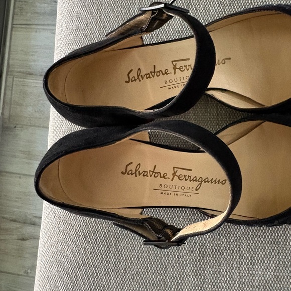 Salvatore Ferragamo boutique, black shoes, 7 - Picture 3 of 9
